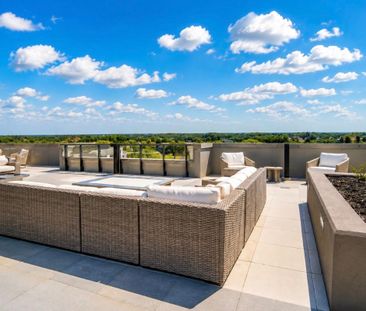 For Lease - 2075 King Road Unit# 220, King, Ontario - Photo 4