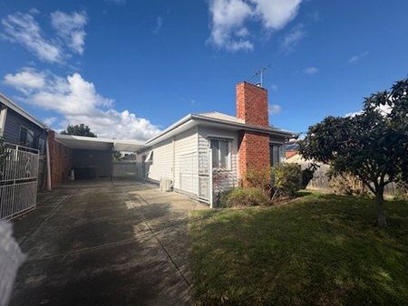 36 Bradshaw Street, Essendon VIC 3040 - Photo 2