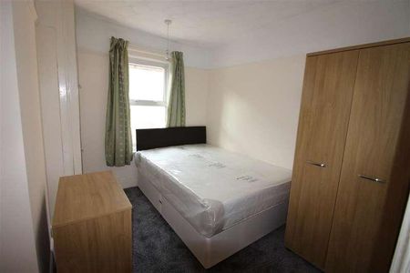 Newcombe Road, Southampton, SO15 - Photo 4