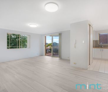 Unfurnished Spacious Two Bedroom Apartment + LUG - Photo 4