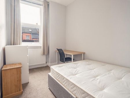 2 bedroom ground floor flat to rent - Photo 3