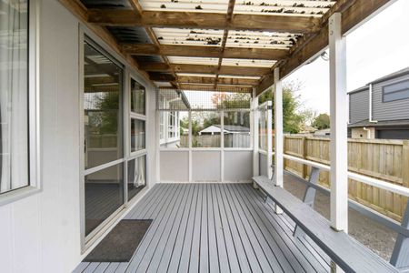 Charming 3-Bedroom Family Home in a Lovely Cul-de-Sac - Photo 4