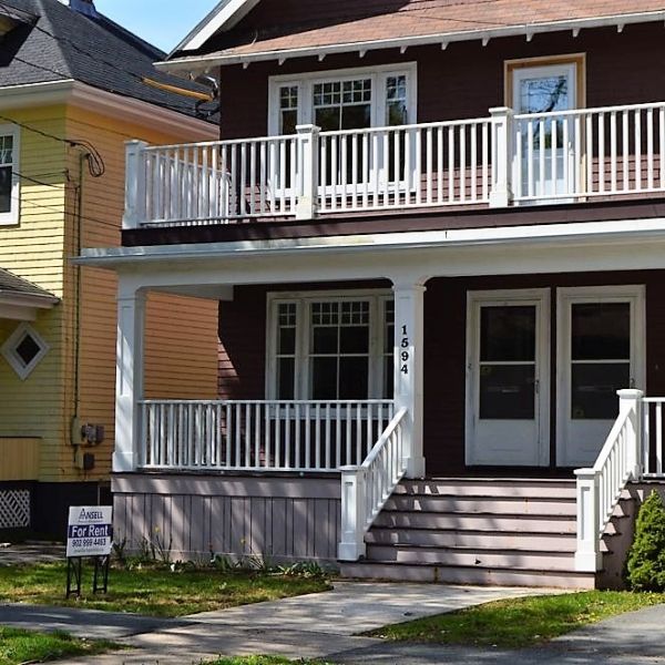 Beautifully appointed 3 Bedroom Upper Flat + Loft on Larch Street in Halifax’s South End! - Photo 1