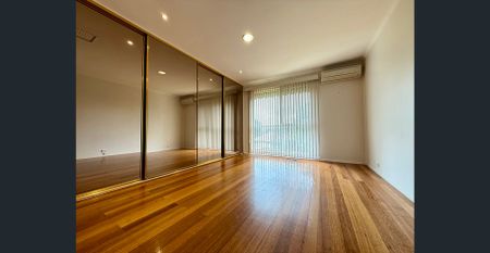 Spacious Family Living in Court Location - Photo 4