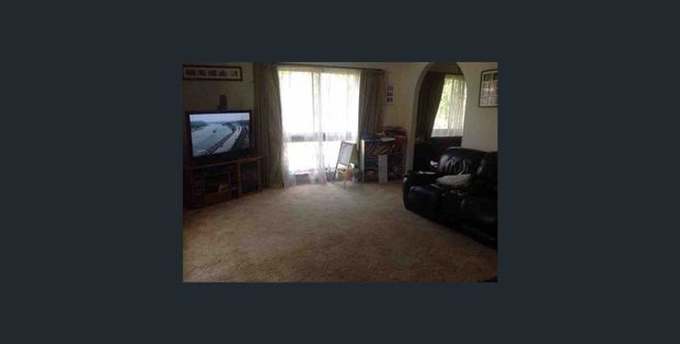 9 Anthony Drive, Chirnside Park – Family Home in a Prime Location - Photo 1