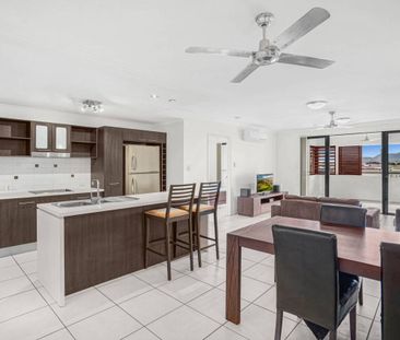 Modern top floor furnished unit close to town!! - Photo 2