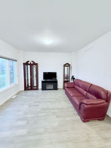 For Lease - 3243 DOMINION Road, Fort Erie, Ontario - Photo 3