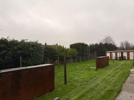 3 bedroom flat to rent - Photo 3