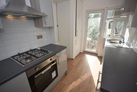 3 bedroom apartment to rent - Photo 5