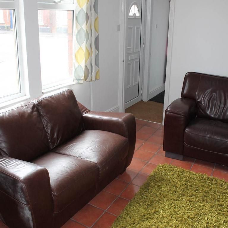 2 bedroom end of terrace house to rent - Photo 1