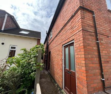 2 bedroom maisonette to rent - Photo 4