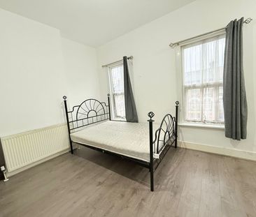 Self contained studio flat close to Ilford station- £1000 PCM - Photo 5