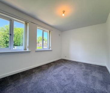 3 bedroom flat to rent - Photo 3