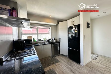 Convenient & Low-Maintenance Townhouse in Prime Central Location - Photo 5