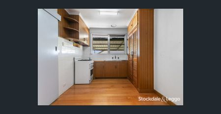 Bright & Inviting - Photo 2