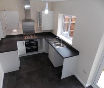 2 bedroom semi-detached house to rent - Photo 6