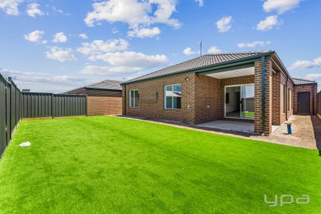 Brand New 4-Bedroom Home in the Parkbrook Estate - Photo 4