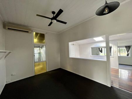 CLOSE TO THE HOSPITAL - CUTE COTTAGE - Photo 3