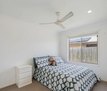 MODERN 4 BEDS, 2 LIVING IN THABEBAN! - Photo 6