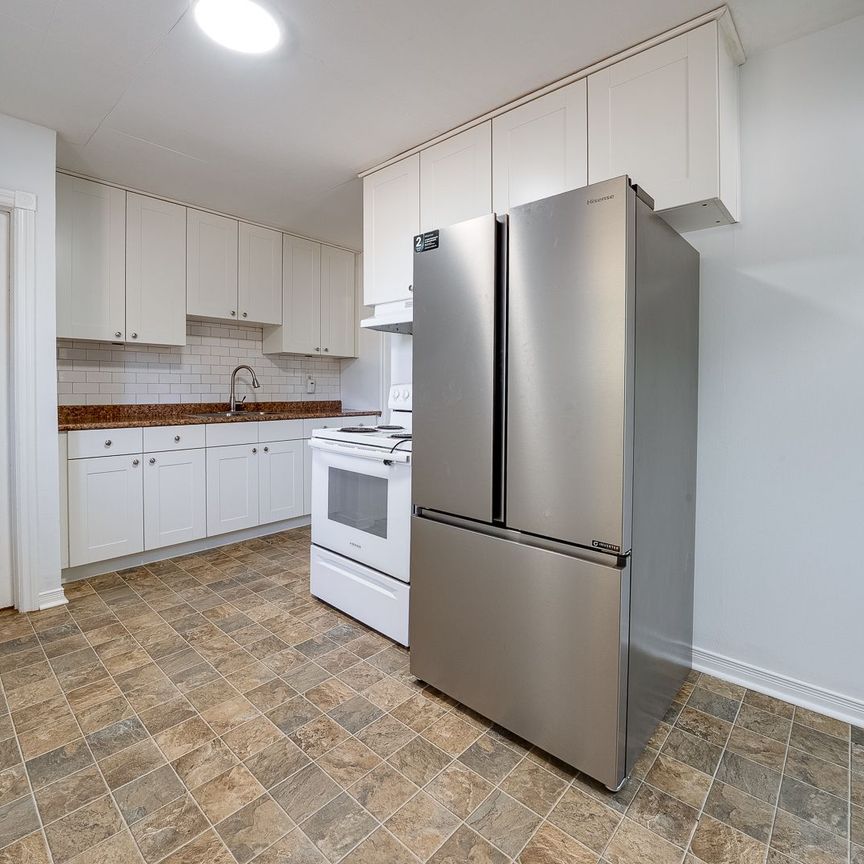 For Lease - 166 Cherrywood Drive Unit# Upper Level, Newmarket, Ontario - Photo 1