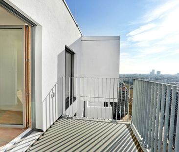 Sonnwendviertel: 2-Zimmer-Wohnung mit Balkon im 10. OG – Fitnessrau... - Photo 1