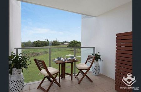 2 Bedroom 2 Bath 2 Carpark with Parkland Views! - Photo 2