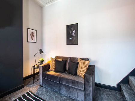 Cross Henley Road (Room 2), Bramley, Leeds - Photo 3