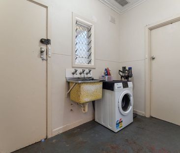 Neat & Spacious 3-Bedroom Home - Photo 2