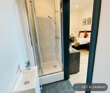 1 bedroom in a house share to rent - Photo 4