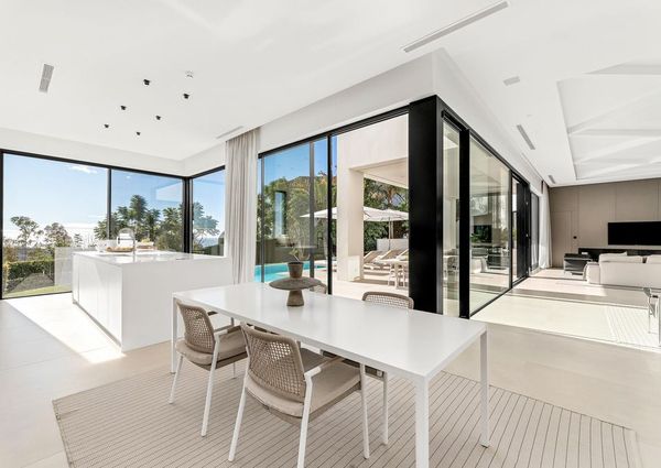 5 bedroom luxury Villa for rent in Rio Real, Spain