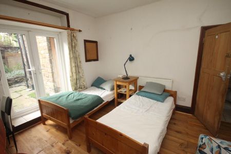 3 bedroom terraced house to rent - Photo 3