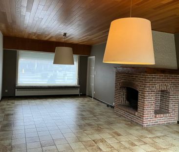 Halfopen bebouwing met drie slaapkamers en dubbele garage - Foto 4