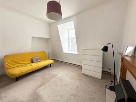 3 bedroom flat to rent - Photo 4