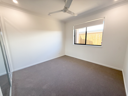 1 Kashmir Cct, Greenbank QLD 4124 - House For Rent | Domain - Photo 5