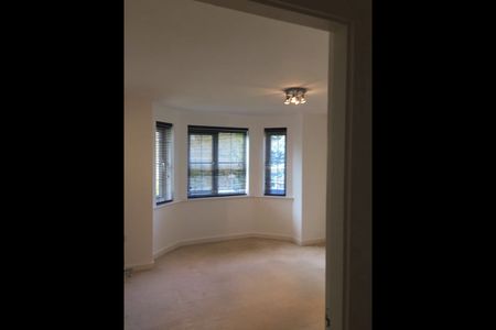 2 Bed Flat, Broadlands Gardens, LS28 - Photo 2