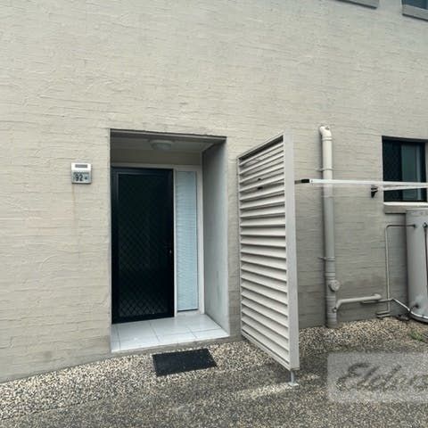 Spacious Unit - Photo 1