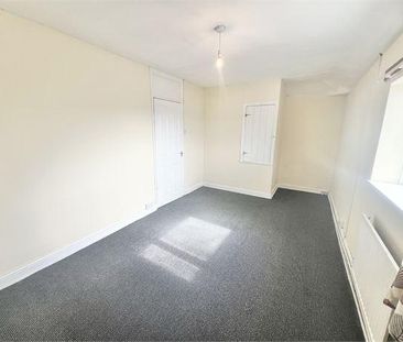 2 bedroom semi-detached house to rent - Photo 2