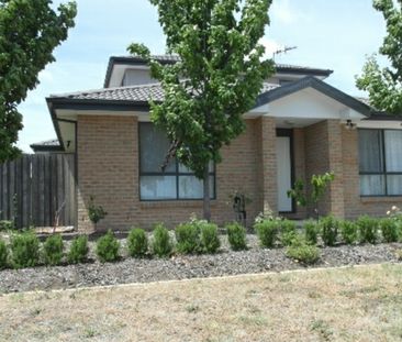 Spacious Three Bedroom Ensuite Townhouse with Double Garage - Photo 6