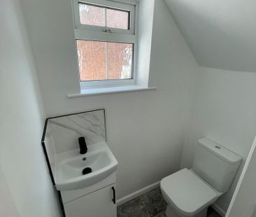 4 bedroom link detached house to rent - Photo 5