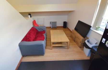 2 bedroom Flat in 1 Low Close Street, Leeds - Photo 2