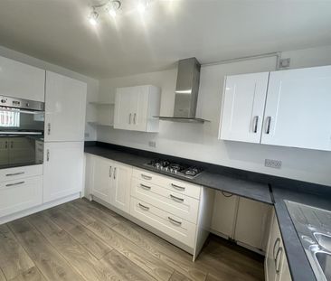 Huins Close, Redditch - Photo 3