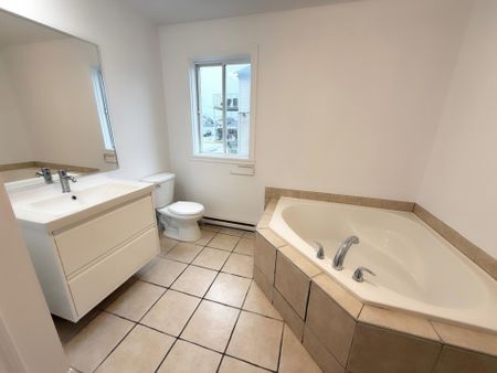 Appartement à louer - Laval (Chomedey) (Autres) - Photo 3