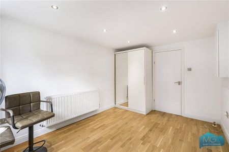 5 bedroom end of terrace house to rent - Photo 4