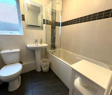 2 bedroom semi-detached bungalow to rent - Photo 6