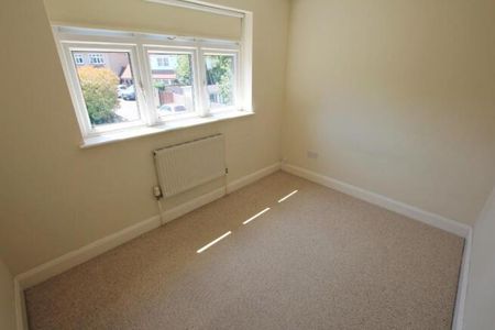 4 bedroom semi-detached house to rent - Photo 5