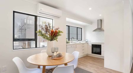 Refurbished Three-Bedroom, Two-Bathroom Townhouse in the Heart of Paraparaumu Beach - Photo 4