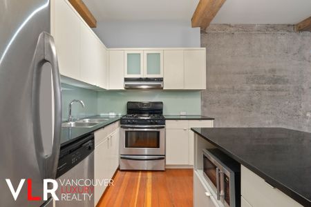 Condo in Downtown Vancouver, BC - Photo 5