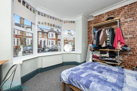 6 bedroom semi-detached house to rent - Photo 2