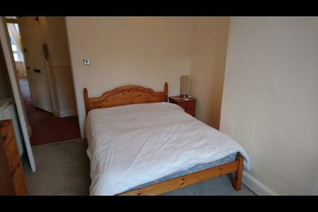 2 Bed Flat, Montgomery Street, EH7 - Photo 3