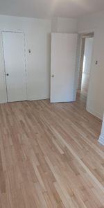 4 1/2 à louer à Lachine, libre immédiatement, proche du canal Lachine et du parc Lasalle. ( 1 place de stationnement privée ) - Photo 4